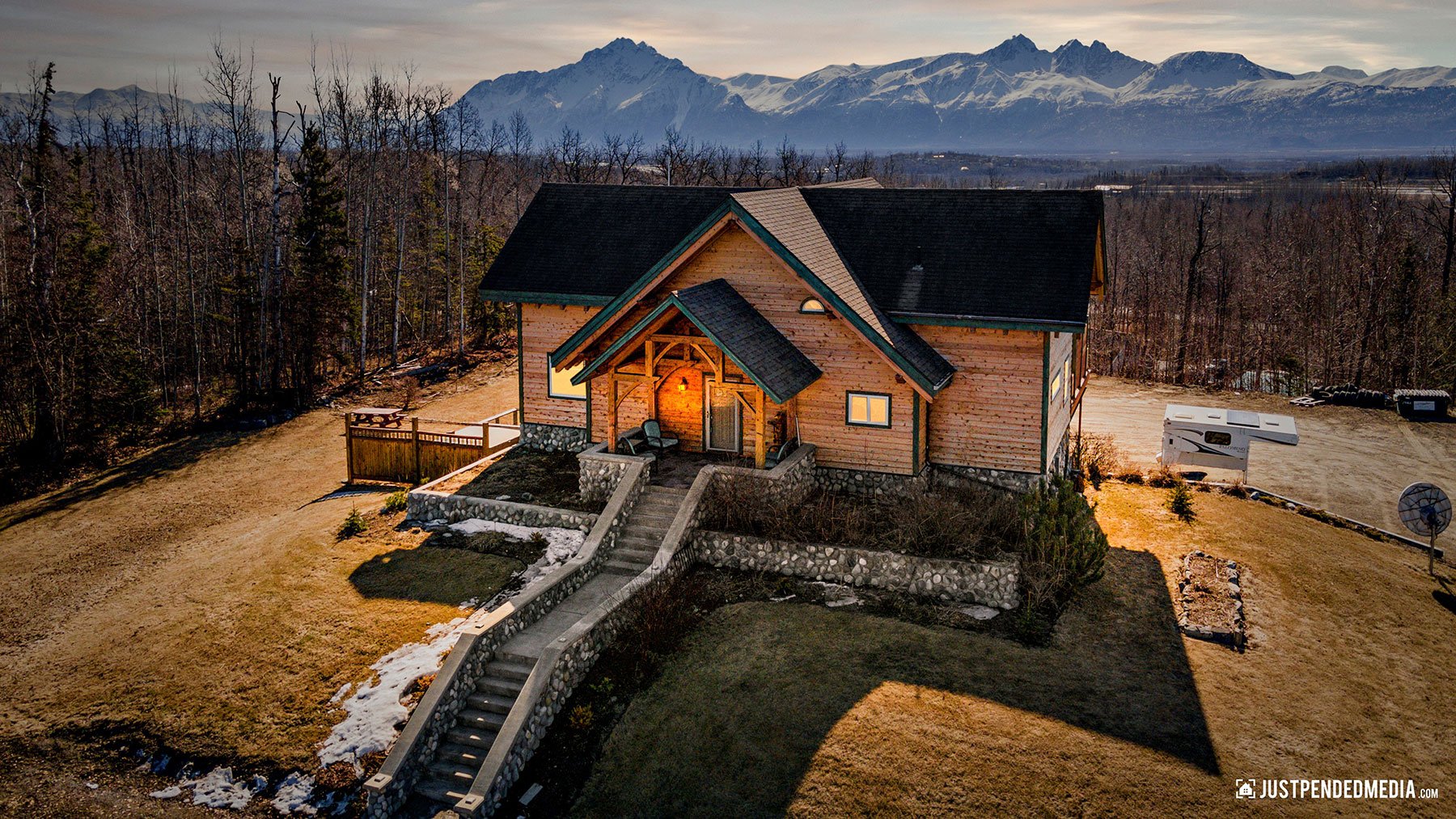 Luxury Mat-Su Valley Alaskan home